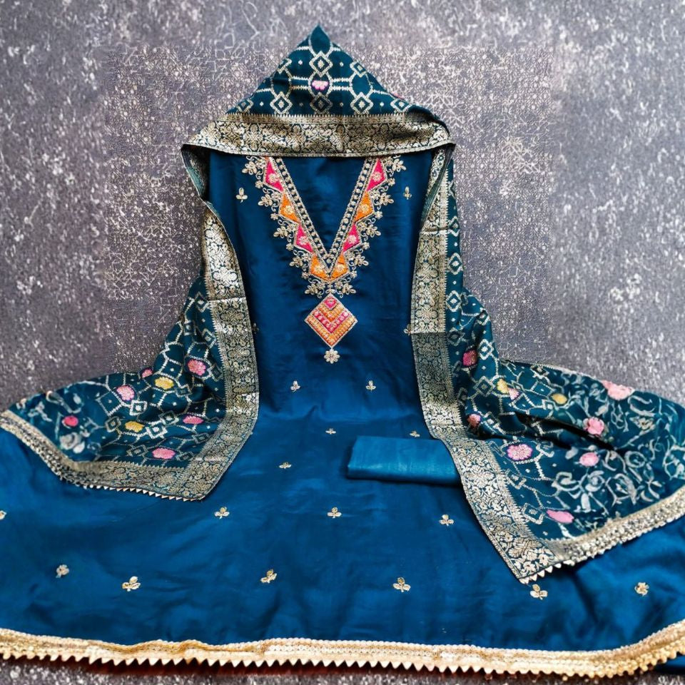 Divine Charm – Vichitra Silk Set