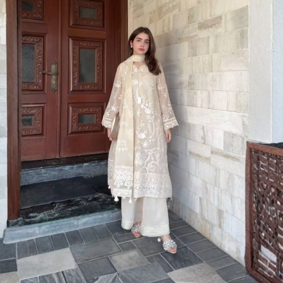 Regal Embroidered Set