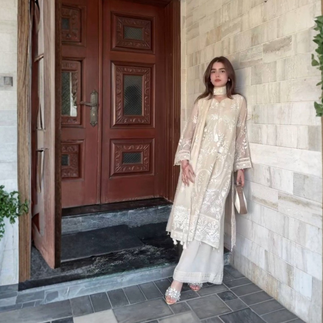 Regal Embroidered Set